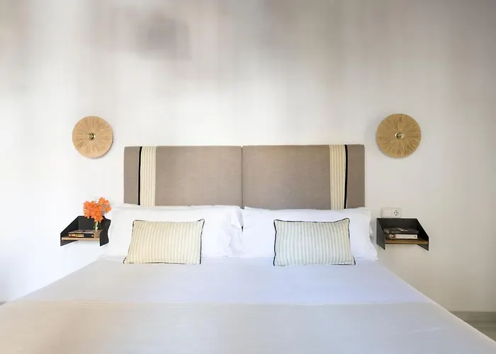 Triana Boutique Apartments By Hommyhome