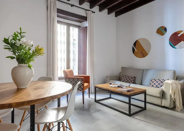 Triana Boutique Apartments By Hommyhome